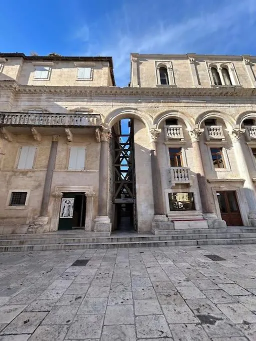 Largo Apartment In The Heart Of Diocletian Palace Split