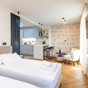 Centre In Stone House Apartment